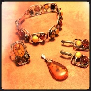 Stunning multi-colored amber jewelry set 🌼